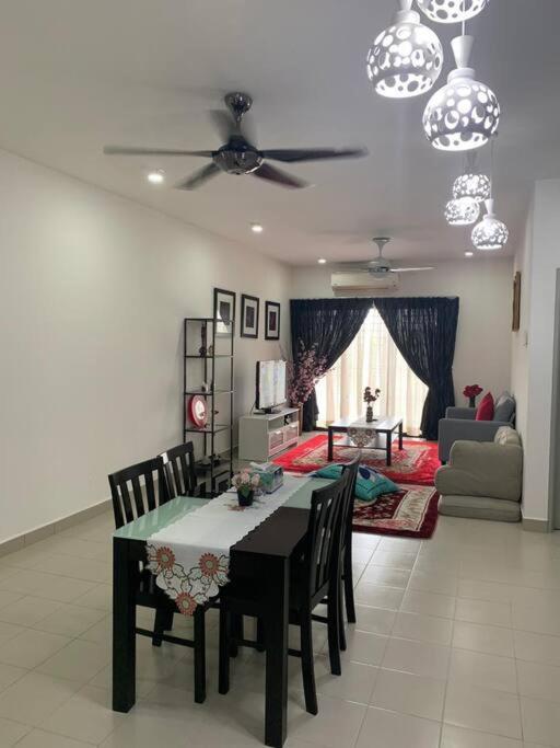 Homestay Shah Alam Bagian luar foto